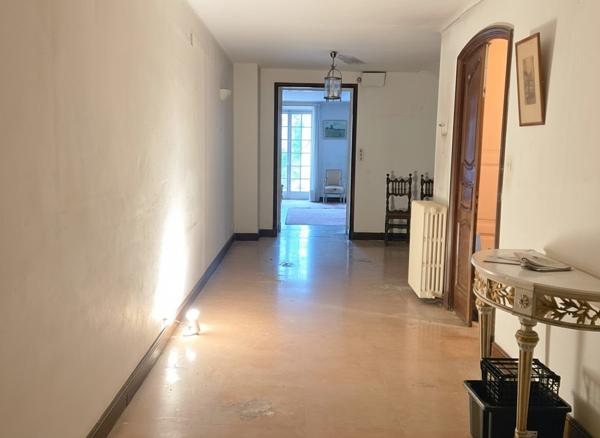 Grande maison de village 388 m² avec jardin – Centre Solliès-Pont