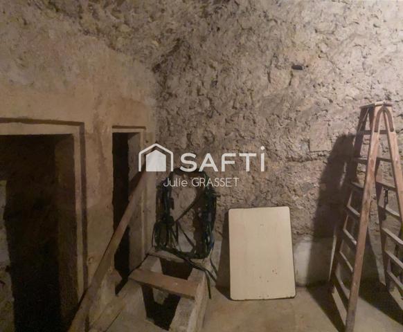 Rare en hypercentre de Béziers : appartement de caractère avec parking privatif dans cour et cave