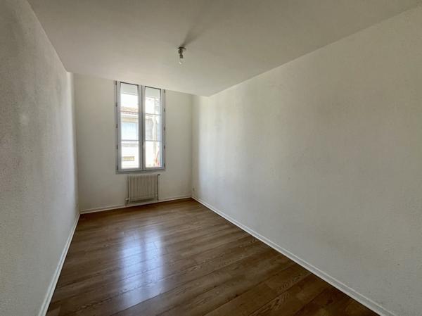 Maison à louer 921 € CC Libourne 3 p 77 m² DPE D