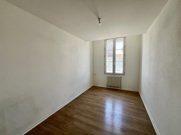 Maison à louer 921 € CC Libourne 3 p 77 m² DPE D