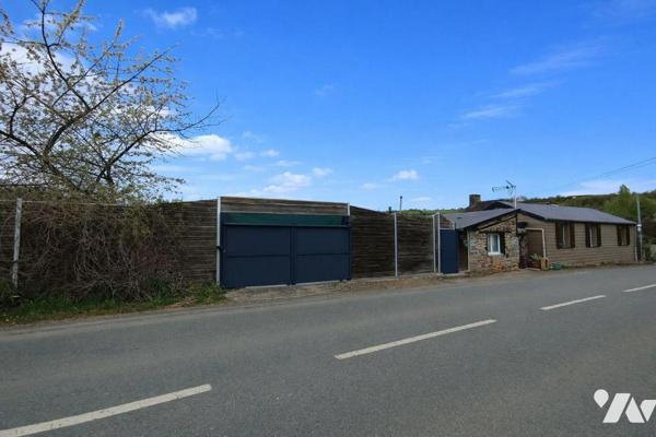 Maison d'habitation individuel comprenant : 
Entrée, véranda, salon avec poêle à bois, cuisine...
