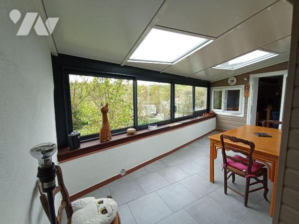 Maison d'habitation individuel comprenant : 
Entrée, véranda, salon avec poêle à bois, cuisine...