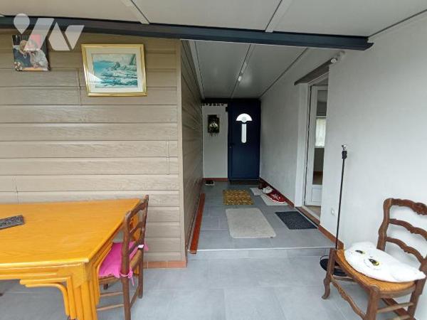 Maison d'habitation individuel comprenant : 
Entrée, véranda, salon avec poêle à bois, cuisine...