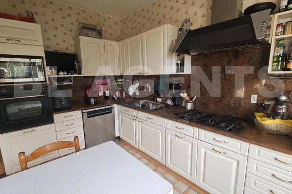 À SAISIR ! Grande Villa traversantes T6 de 161 m² Entre le 4ème et 12ème secteur Montolivet, Chartre