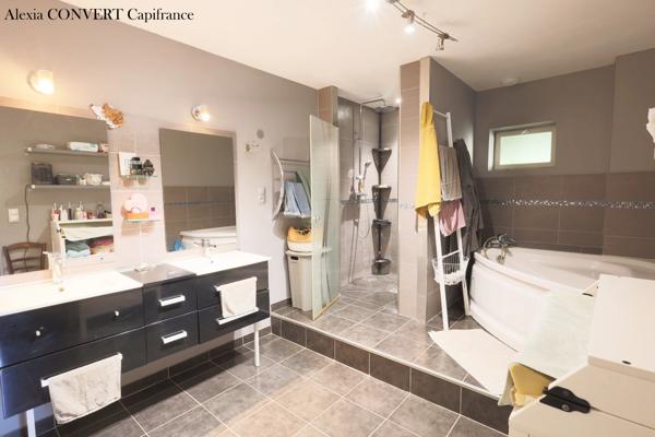 Maison à vendre 5 pièces 162m², terrain 714m² proche centre village d'ATTIGNAT (01)