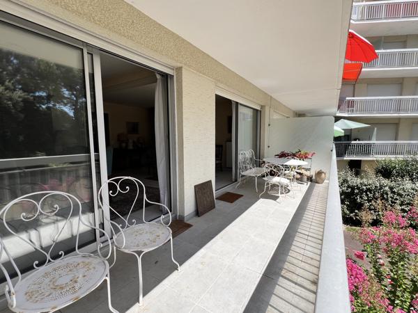 ROYAN - QUARTIER DU PARC - BEL APPARTEMENT T3 AVEC TERRASSE - 78 M² HABITABLES - 300 M PLAGE ET 200 M COMMERCE