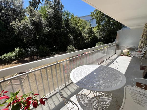 ROYAN - QUARTIER DU PARC - BEL APPARTEMENT T3 AVEC TERRASSE - 78 M² HABITABLES - 300 M PLAGE ET 200 M COMMERCE
