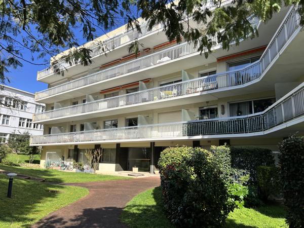ROYAN - QUARTIER DU PARC - BEL APPARTEMENT T3 AVEC TERRASSE - 78 M² HABITABLES - 300 M PLAGE ET 200 M COMMERCE