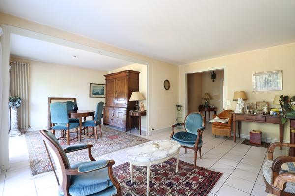 ROYAN - QUARTIER DU PARC - BEL APPARTEMENT T3 AVEC TERRASSE - 78 M² HABITABLES - 300 M PLAGE ET 200 M COMMERCE