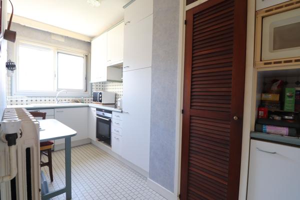 ROYAN - QUARTIER DU PARC - BEL APPARTEMENT T3 AVEC TERRASSE - 78 M² HABITABLES - 300 M PLAGE ET 200 M COMMERCE