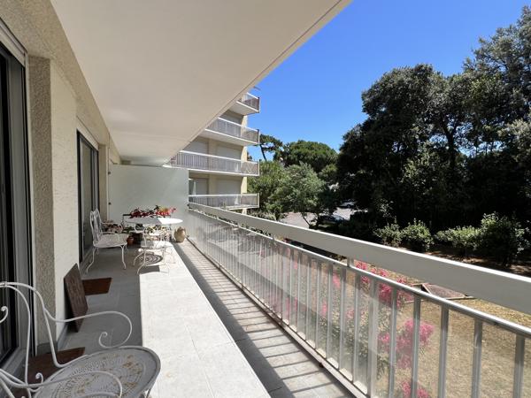 ROYAN - QUARTIER DU PARC - BEL APPARTEMENT T3 AVEC TERRASSE - 78 M² HABITABLES - 300 M PLAGE ET 200 M COMMERCE