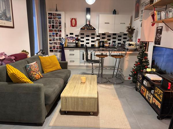 MONTREUIL, QUARTIER RECHERCHE DU BAS MONTREUIL, APPARTEMENT DIVISE EN 2 STUDIOS LOUES. IDEAL POUR INVESTISSEMENT LOCATIF!