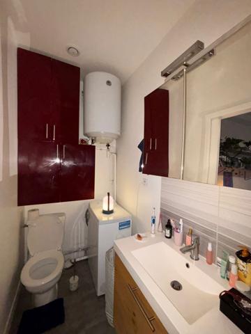 MONTREUIL, QUARTIER RECHERCHE DU BAS MONTREUIL, APPARTEMENT DIVISE EN 2 STUDIOS LOUES. IDEAL POUR INVESTISSEMENT LOCATIF!