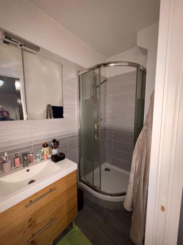 MONTREUIL, QUARTIER RECHERCHE DU BAS MONTREUIL, APPARTEMENT DIVISE EN 2 STUDIOS LOUES. IDEAL POUR INVESTISSEMENT LOCATIF!