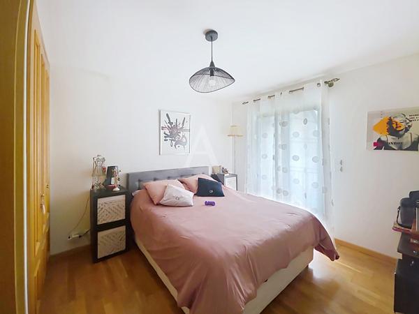 Appartement Mantes La Jolie 4 pièce(s) 99 m2 proche gare MANTES LA JOLIE