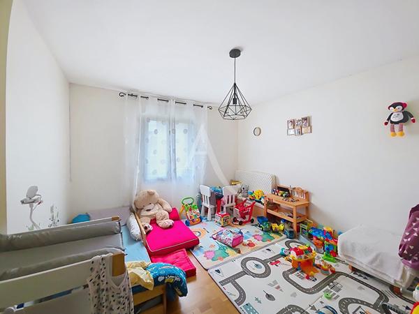 Appartement Mantes La Jolie 4 pièce(s) 99 m2 proche gare MANTES LA JOLIE