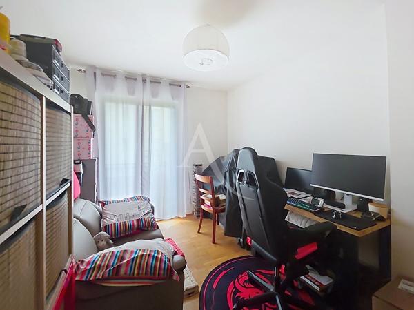 Appartement Mantes La Jolie 4 pièce(s) 99 m2 proche gare MANTES LA JOLIE