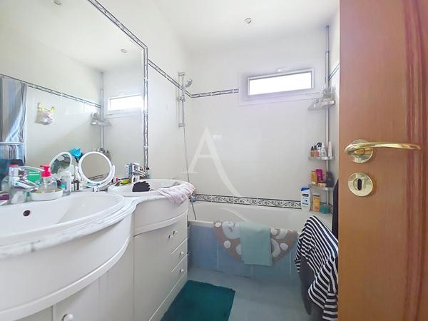 Appartement Mantes La Jolie 4 pièce(s) 99 m2 proche gare MANTES LA JOLIE