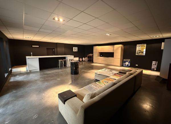 À VENDRE LOCAUX PROFESSIONNELS + BUREAU AU COEUR DE CROIX - 1046 M2