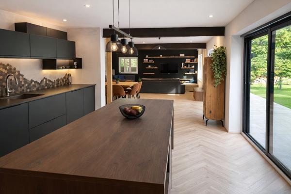 Lamorlaye, Maison- 10 pièces, 289 m² sur terrain de 2814 m², piscine