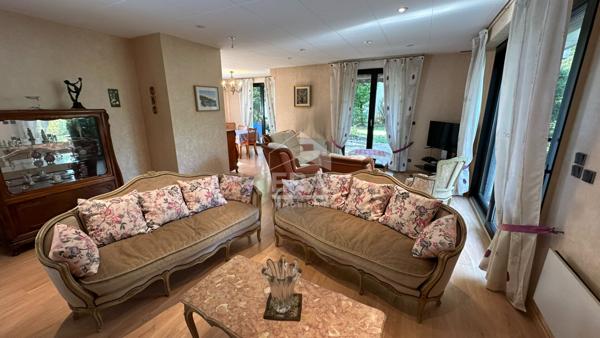 Luxury Properties - Maison d'Architecte à Vendre à Guyancourt - 7 pièces