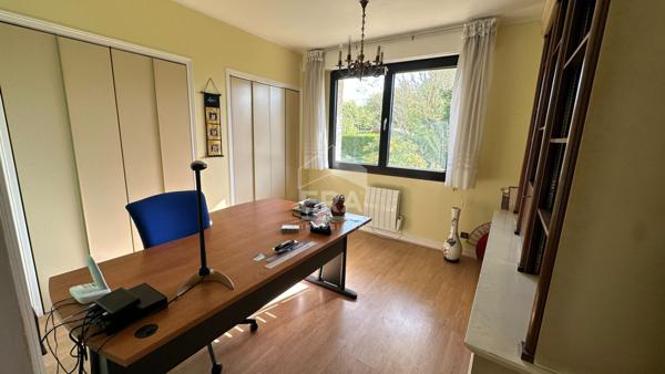 Luxury Properties - Maison d'Architecte à Vendre à Guyancourt - 7 pièces