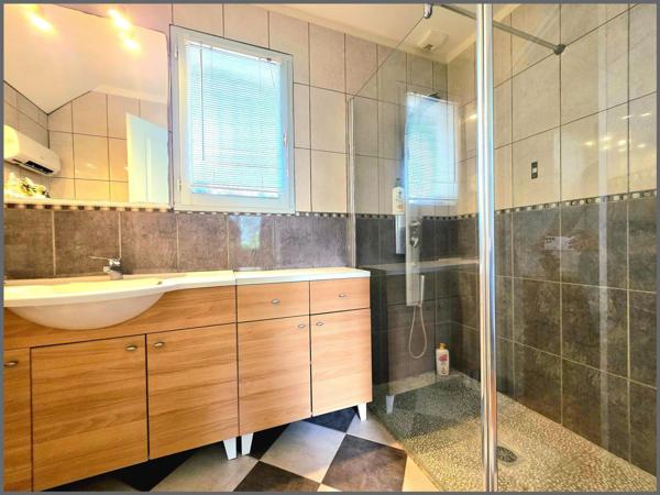 MAISON 306 M2 PISCINABLE 2312 M2 DE TERRAIN DIVISABLE