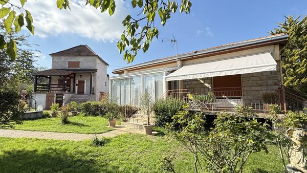 Saint-Sylvestre-Pragoulin (63310) Viager occupé Monsieur 79 ans et Madame 74 ans - Propriété avec maison principale et maison secondaire, dépend