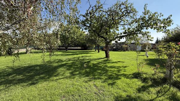 Saint-Sylvestre-Pragoulin (63310) Viager occupé Monsieur 79 ans et Madame 74 ans - Propriété avec maison principale et maison secondaire, dépend