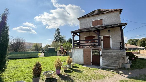Saint-Sylvestre-Pragoulin (63310) Viager occupé Monsieur 79 ans et Madame 74 ans - Propriété avec maison principale et maison secondaire, dépend