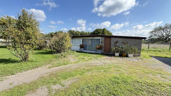 Saint-Sylvestre-Pragoulin (63310) Viager occupé Monsieur 79 ans et Madame 74 ans - Propriété avec maison principale et maison secondaire, dépend