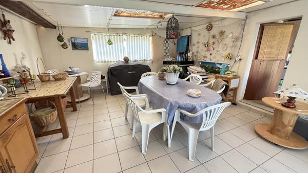 Saint-Sylvestre-Pragoulin (63310) Viager occupé Monsieur 79 ans et Madame 74 ans - Propriété avec maison principale et maison secondaire, dépend