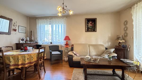 Saint-Sylvestre-Pragoulin (63310) Viager occupé Monsieur 79 ans et Madame 74 ans - Propriété avec maison principale et maison secondaire, dépend