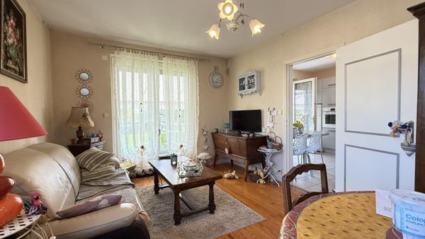 Saint-Sylvestre-Pragoulin (63310) Viager occupé Monsieur 79 ans et Madame 74 ans - Propriété avec maison principale et maison secondaire, dépend