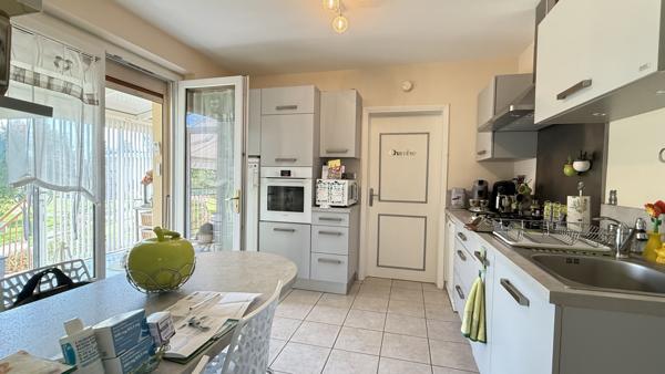 Saint-Sylvestre-Pragoulin (63310) Viager occupé Monsieur 79 ans et Madame 74 ans - Propriété avec maison principale et maison secondaire, dépend