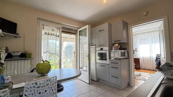 Saint-Sylvestre-Pragoulin (63310) Viager occupé Monsieur 79 ans et Madame 74 ans - Propriété avec maison principale et maison secondaire, dépend