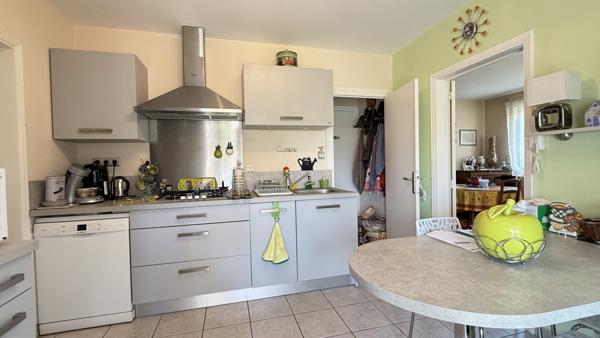 Saint-Sylvestre-Pragoulin (63310) Viager occupé Monsieur 79 ans et Madame 74 ans - Propriété avec maison principale et maison secondaire, dépend