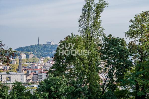 Appartement avec une terrasse et vue Fourvière dégagée- garage PMR + standard