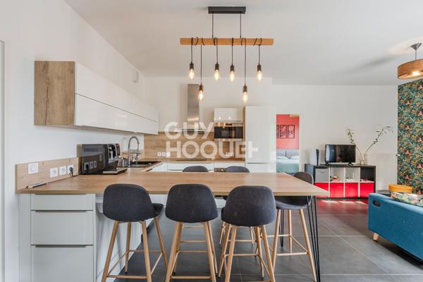 Appartement avec une terrasse et vue Fourvière dégagée- garage PMR + standard