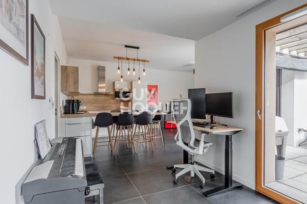 Appartement avec une terrasse et vue Fourvière dégagée- garage PMR + standard