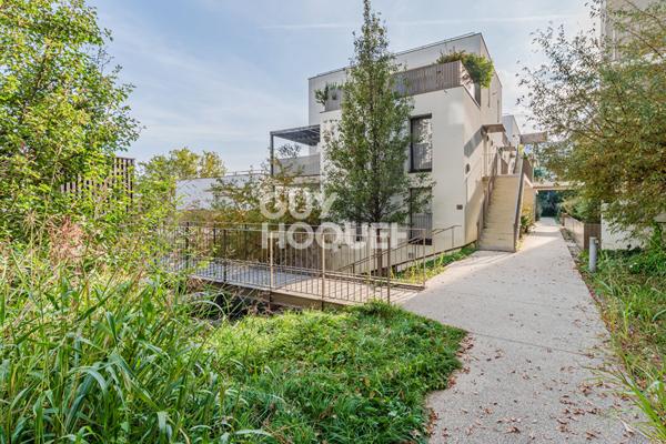 Appartement avec une terrasse et vue Fourvière dégagée- garage PMR + standard