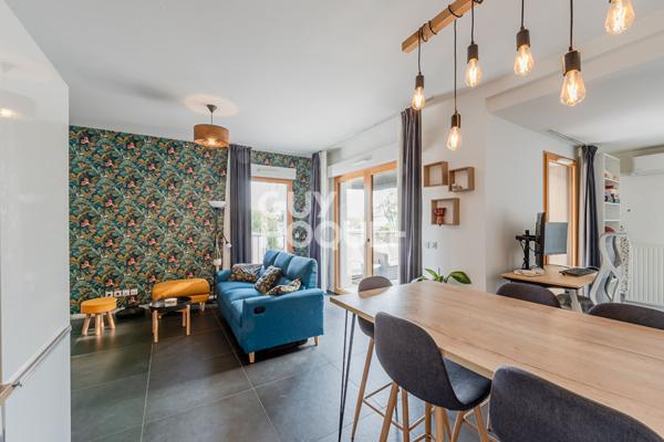 Appartement avec une terrasse et vue Fourvière dégagée- garage PMR + standard