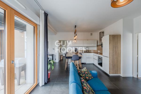 Appartement avec une terrasse et vue Fourvière dégagée- garage PMR + standard