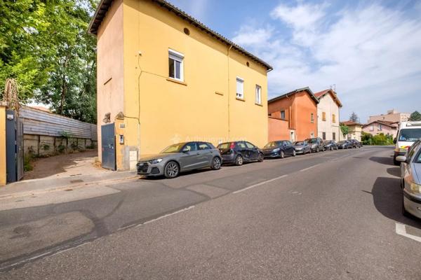 Vente                                                      Maison
                        
                     7 pièces                      140 m2                     à Villeurbanne