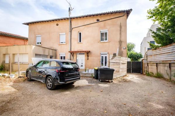 Vente                                                      Maison
                        
                     7 pièces                      140 m2                     à Villeurbanne