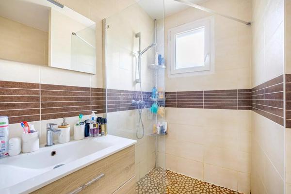 Vente                                                      Maison
                        
                     7 pièces                      140 m2                     à Villeurbanne