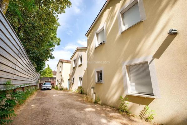 Vente                                                      Maison
                        
                     7 pièces                      140 m2                     à Villeurbanne
