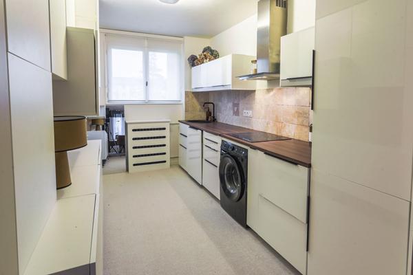 CHARMANT T3 rénové, dernier étage - balcon, cave et parking - RENNES Clémenceau