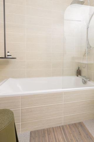 CHARMANT T3 rénové, dernier étage - balcon, cave et parking - RENNES Clémenceau