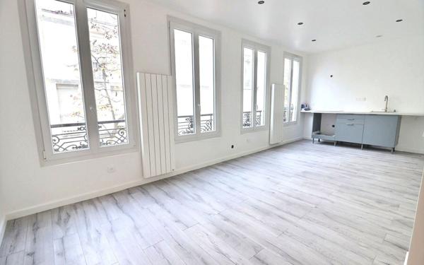 Immeuble à vendre    235 m2 Paris 18